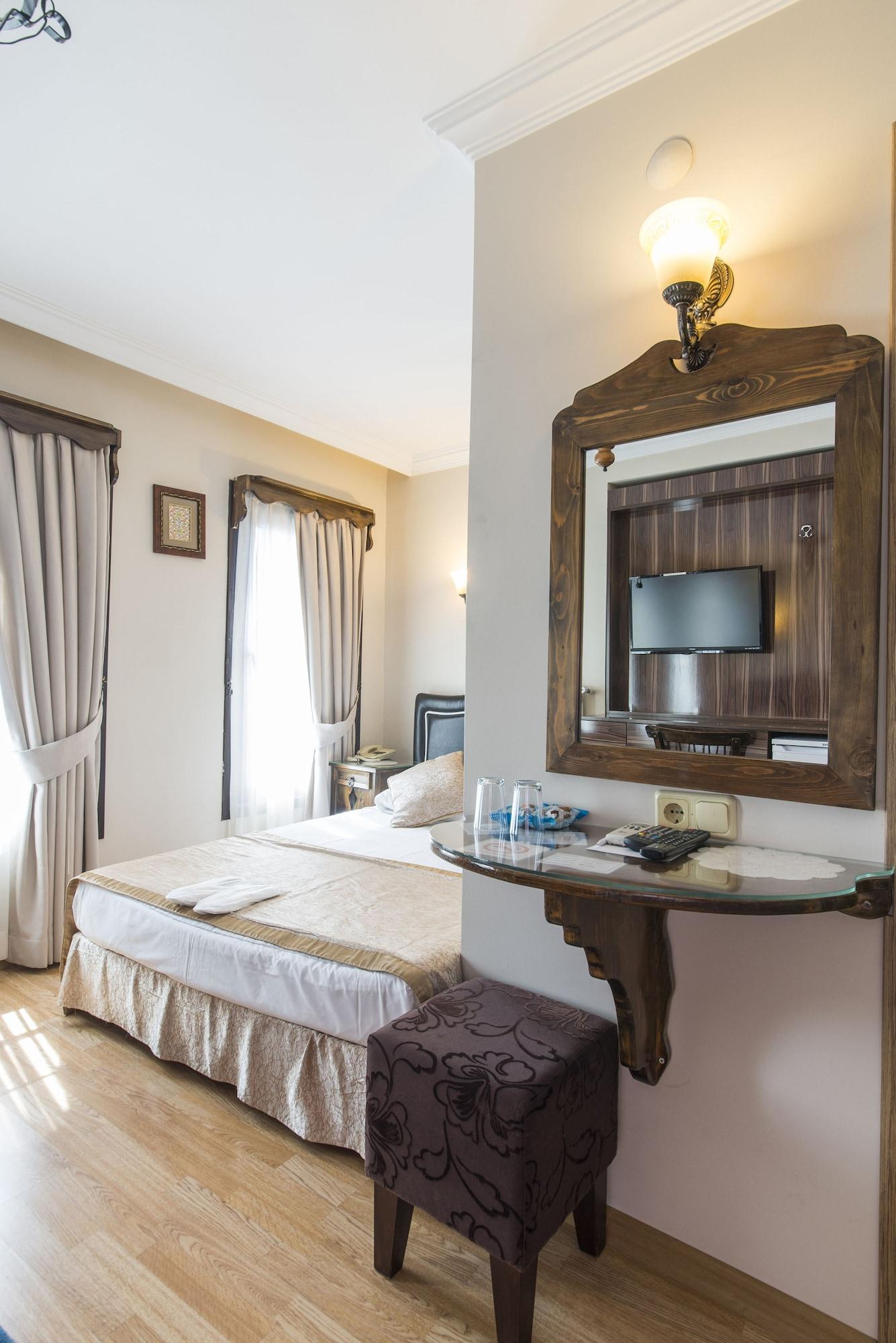 Naz Wooden House Inn Istanbul Exterior photo