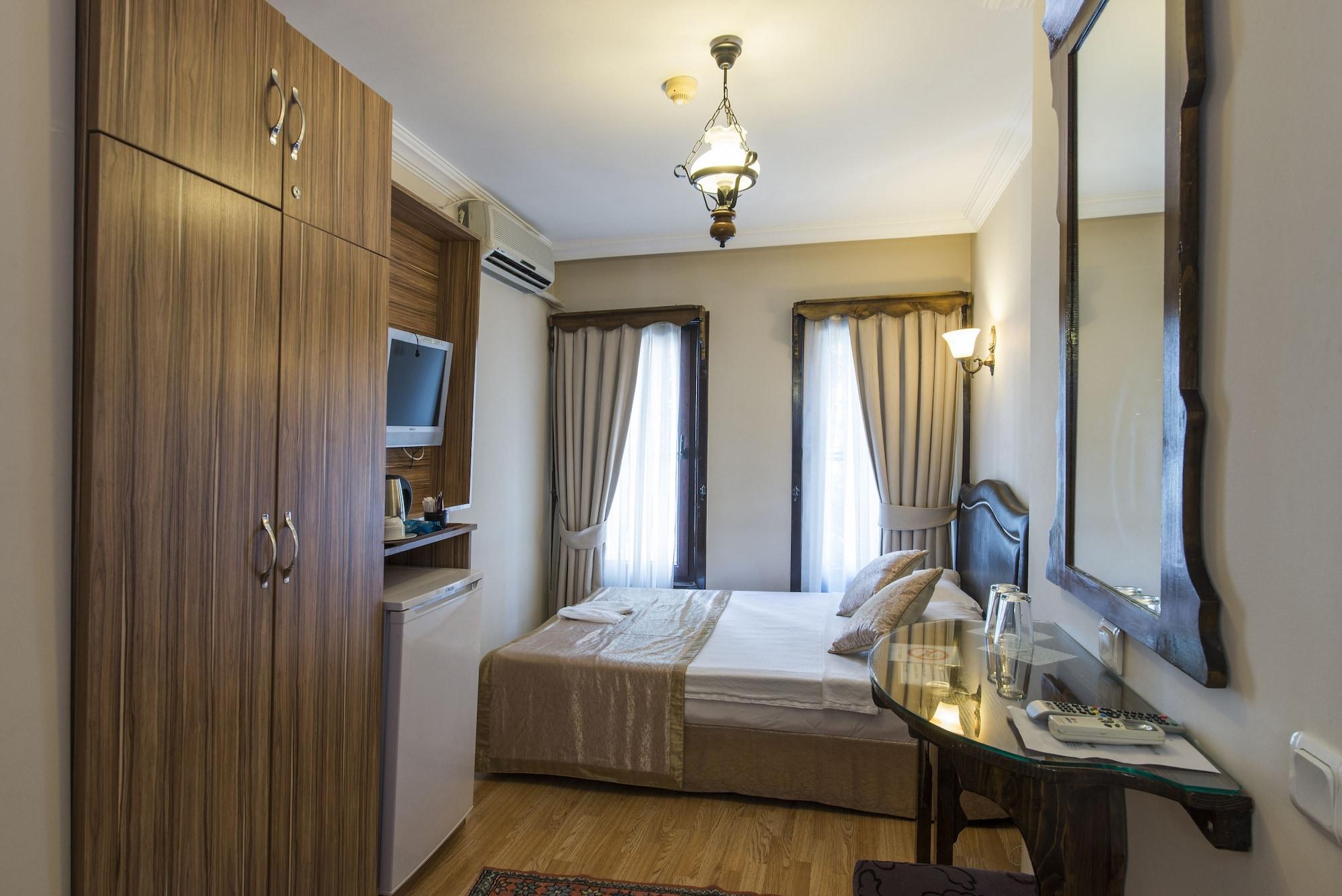 Naz Wooden House Inn Istanbul Exterior photo