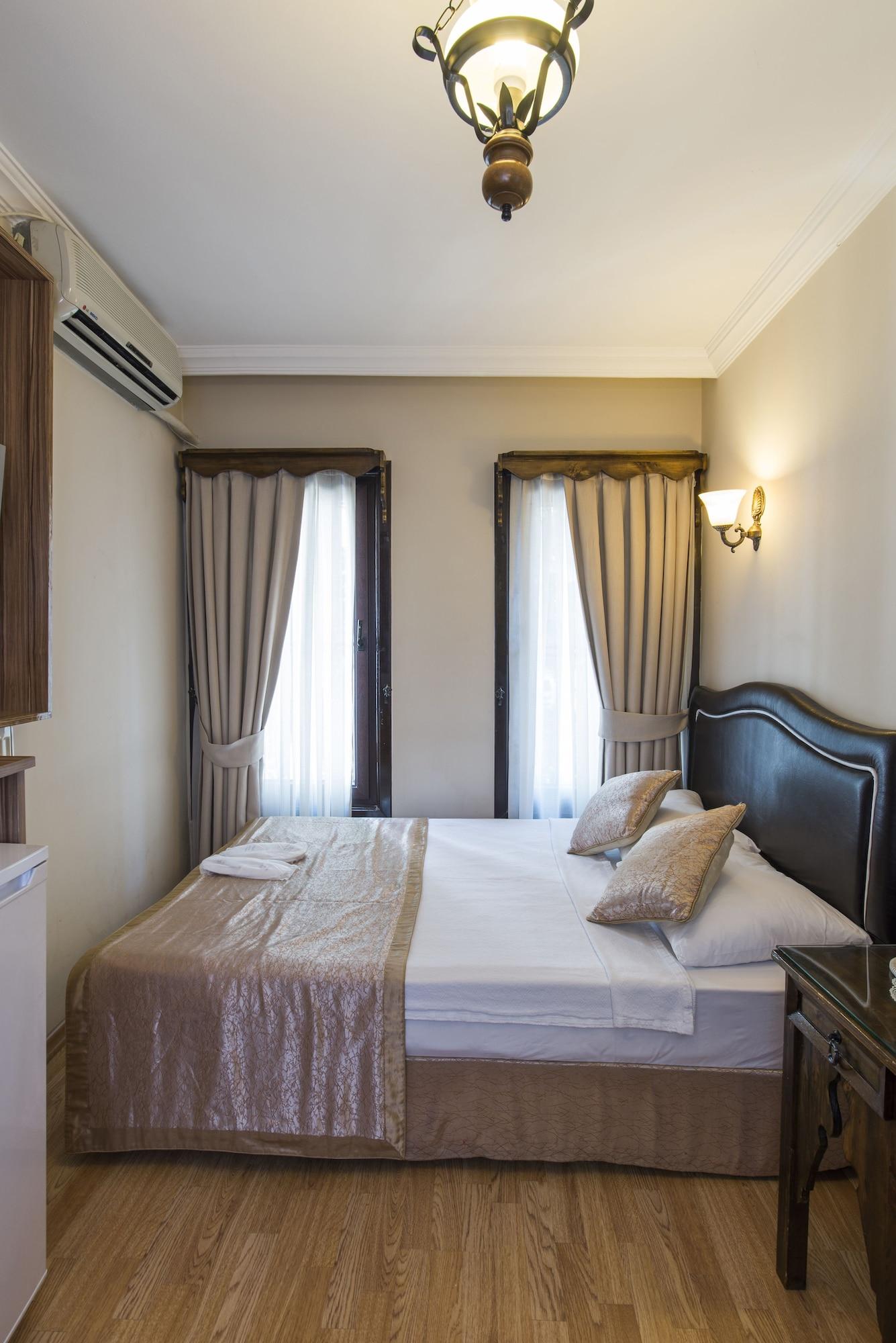 Naz Wooden House Inn Istanbul Exterior photo