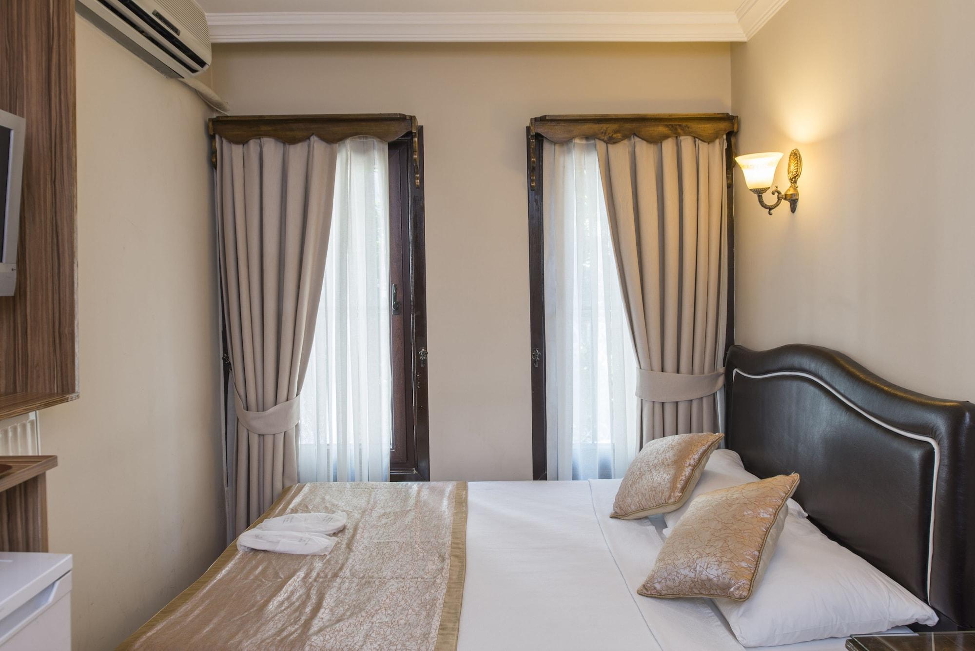 Naz Wooden House Inn Istanbul Exterior photo
