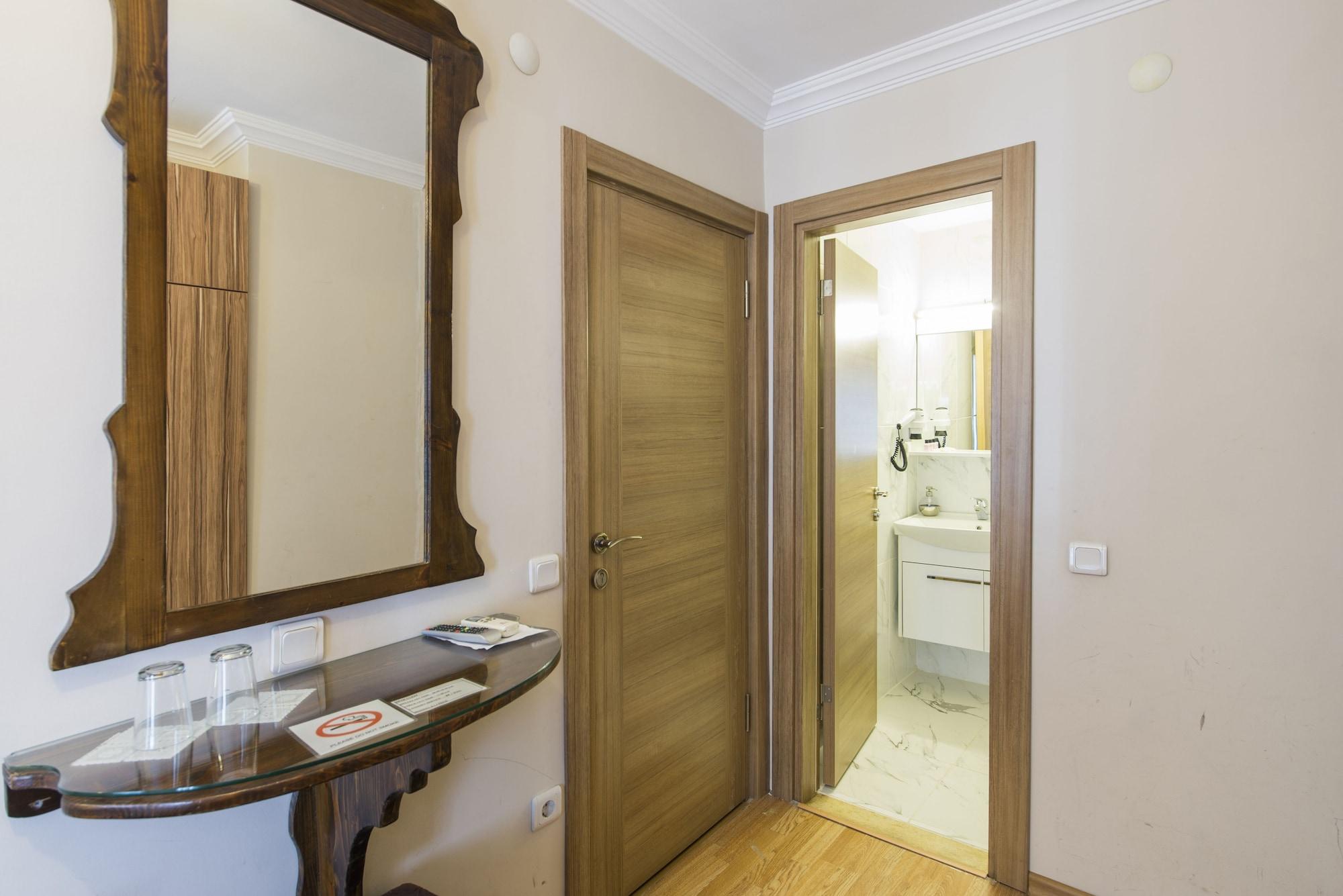Naz Wooden House Inn Istanbul Exterior photo