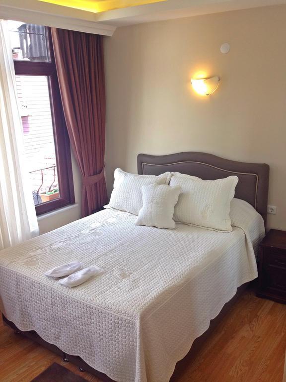 Naz Wooden House Inn Istanbul Exterior photo