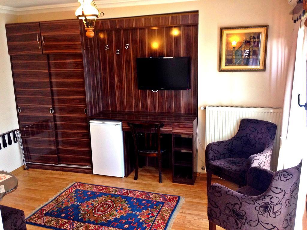 Naz Wooden House Inn Istanbul Exterior photo