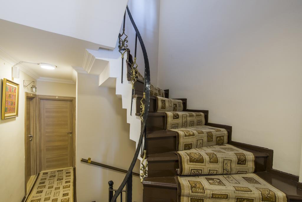 Naz Wooden House Inn Istanbul Exterior photo