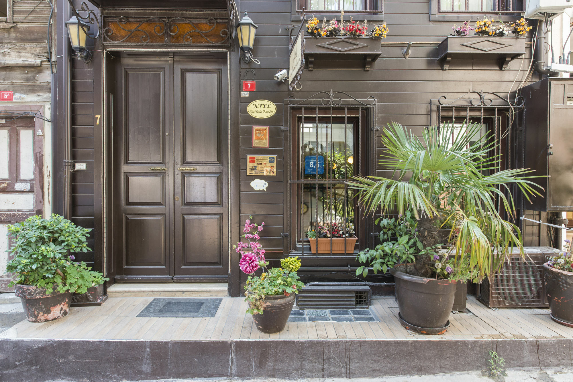 Naz Wooden House Inn Istanbul Exterior photo