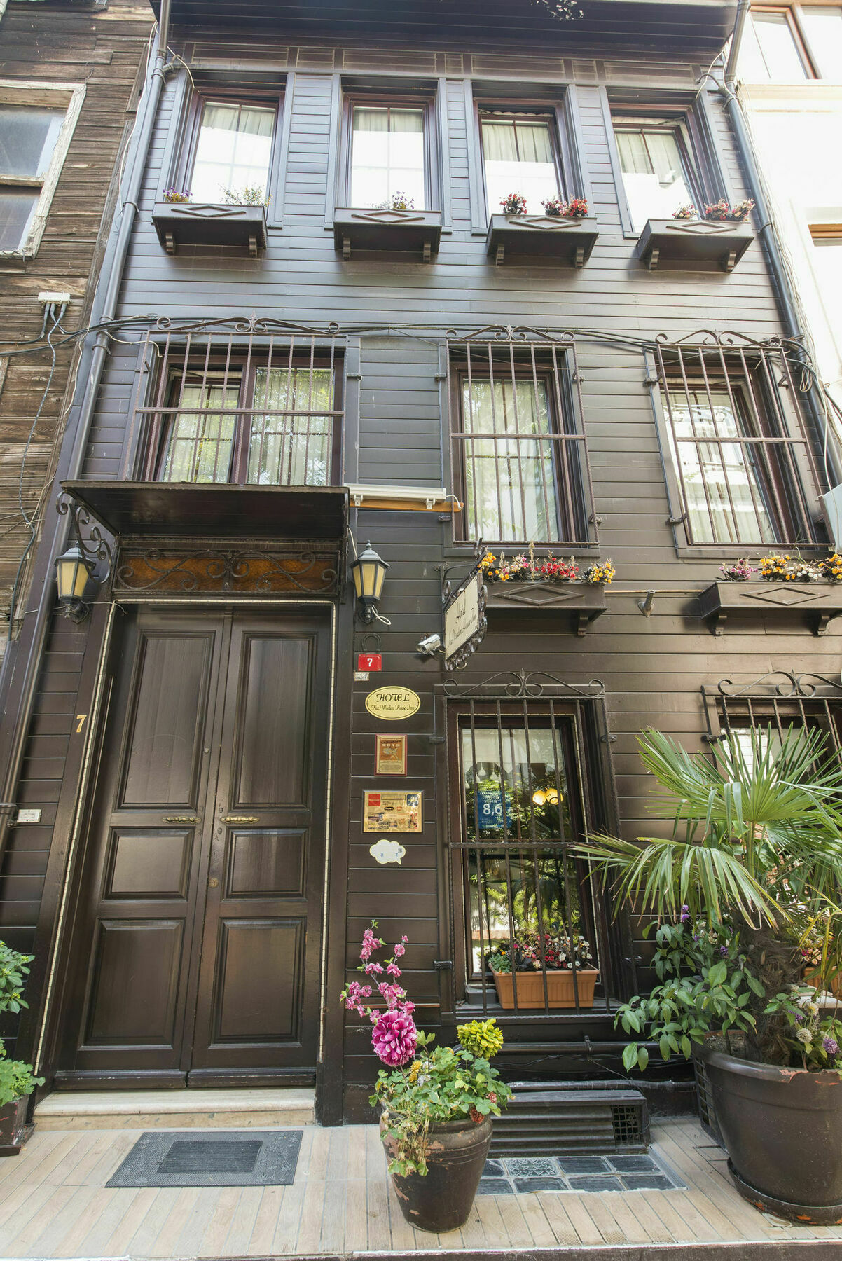 Naz Wooden House Inn Istanbul Exterior photo
