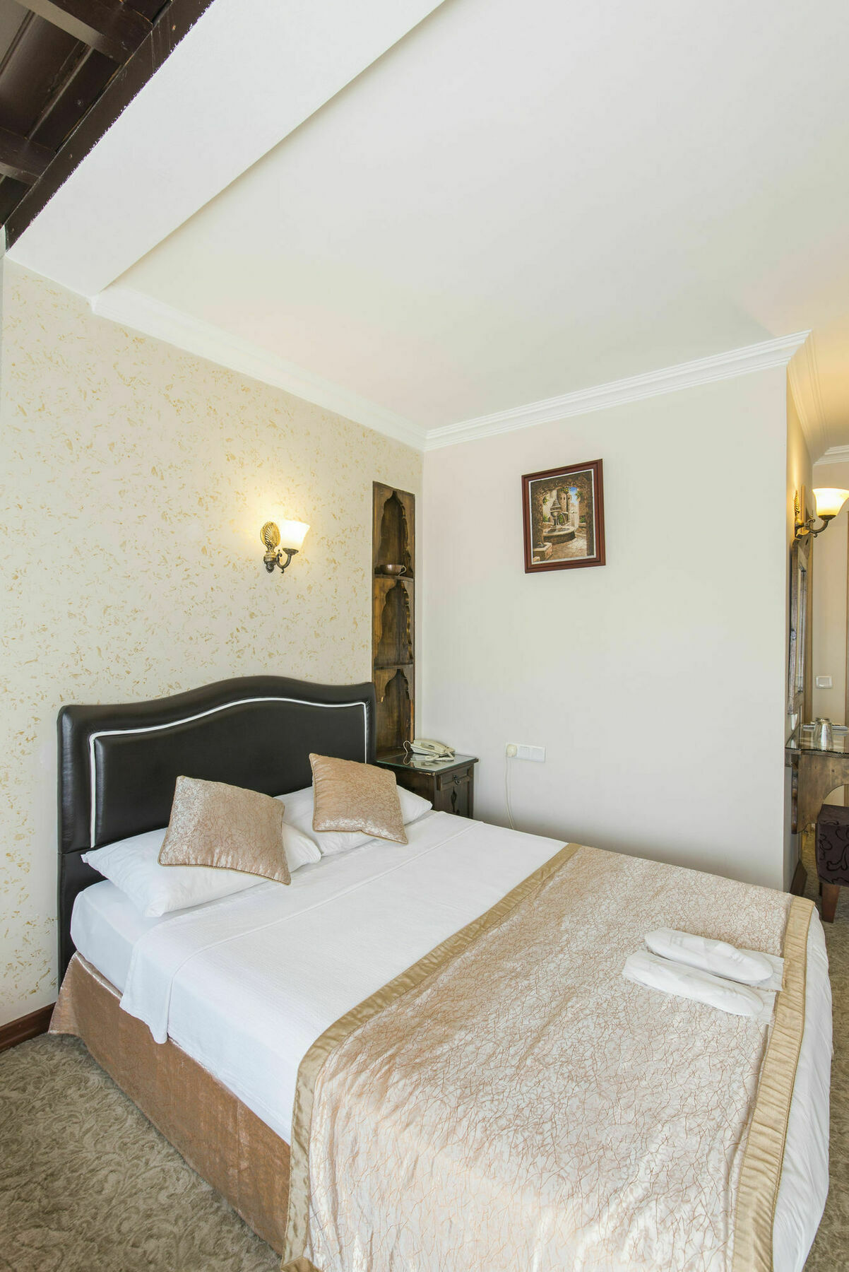 Naz Wooden House Inn Istanbul Exterior photo